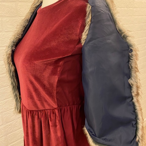 Girls Gap dress colour is rich burgundy - Picture 12 of 12